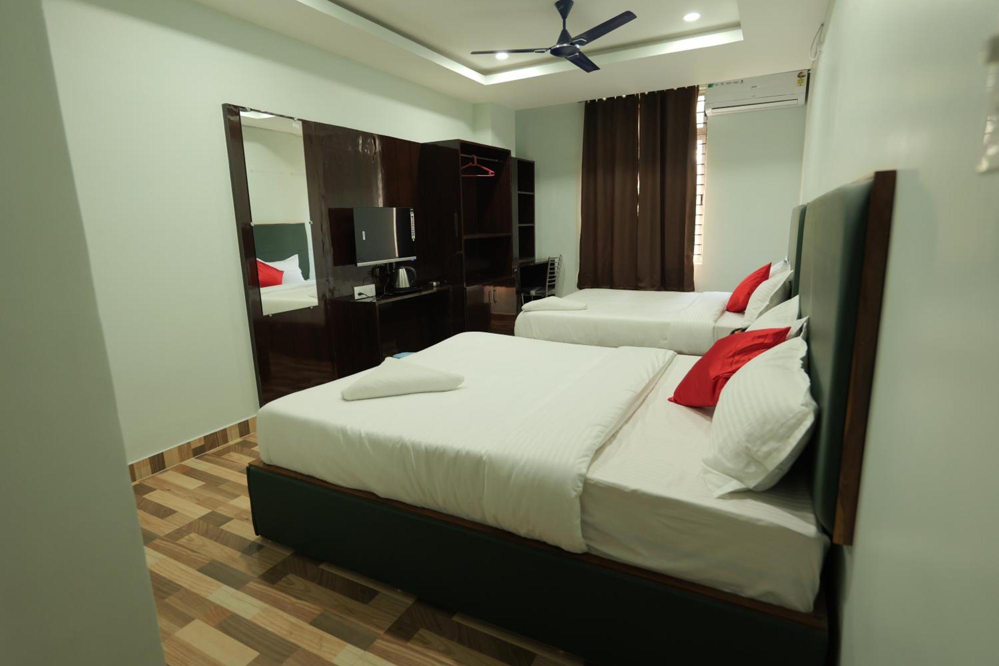 Hotel Luit Grande Guwahati Exteriör bild