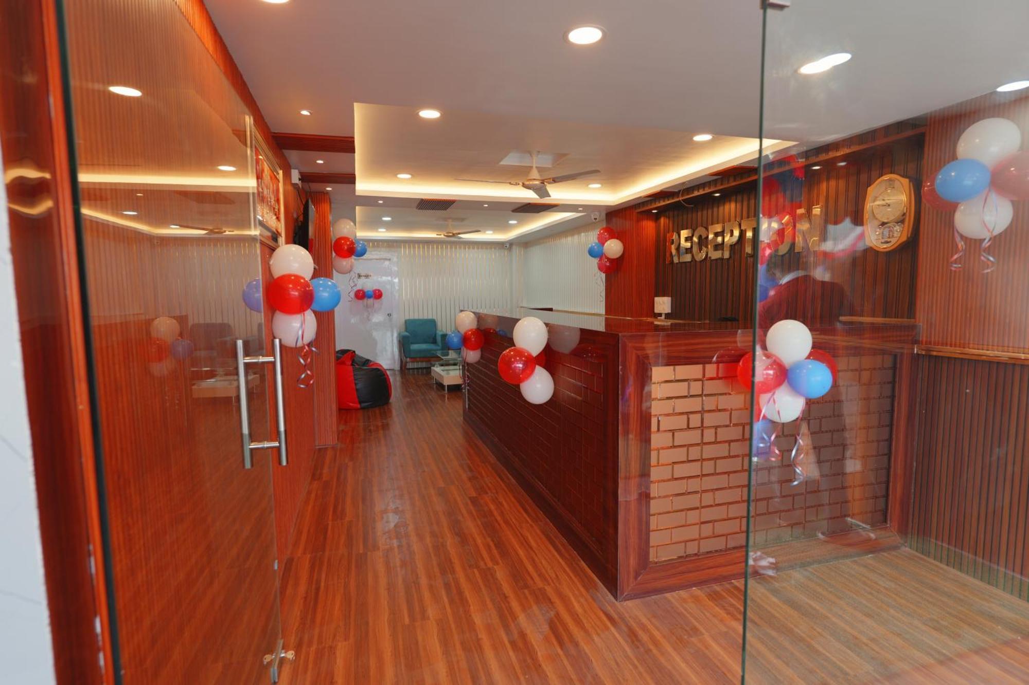Hotel Luit Grande Guwahati Exteriör bild