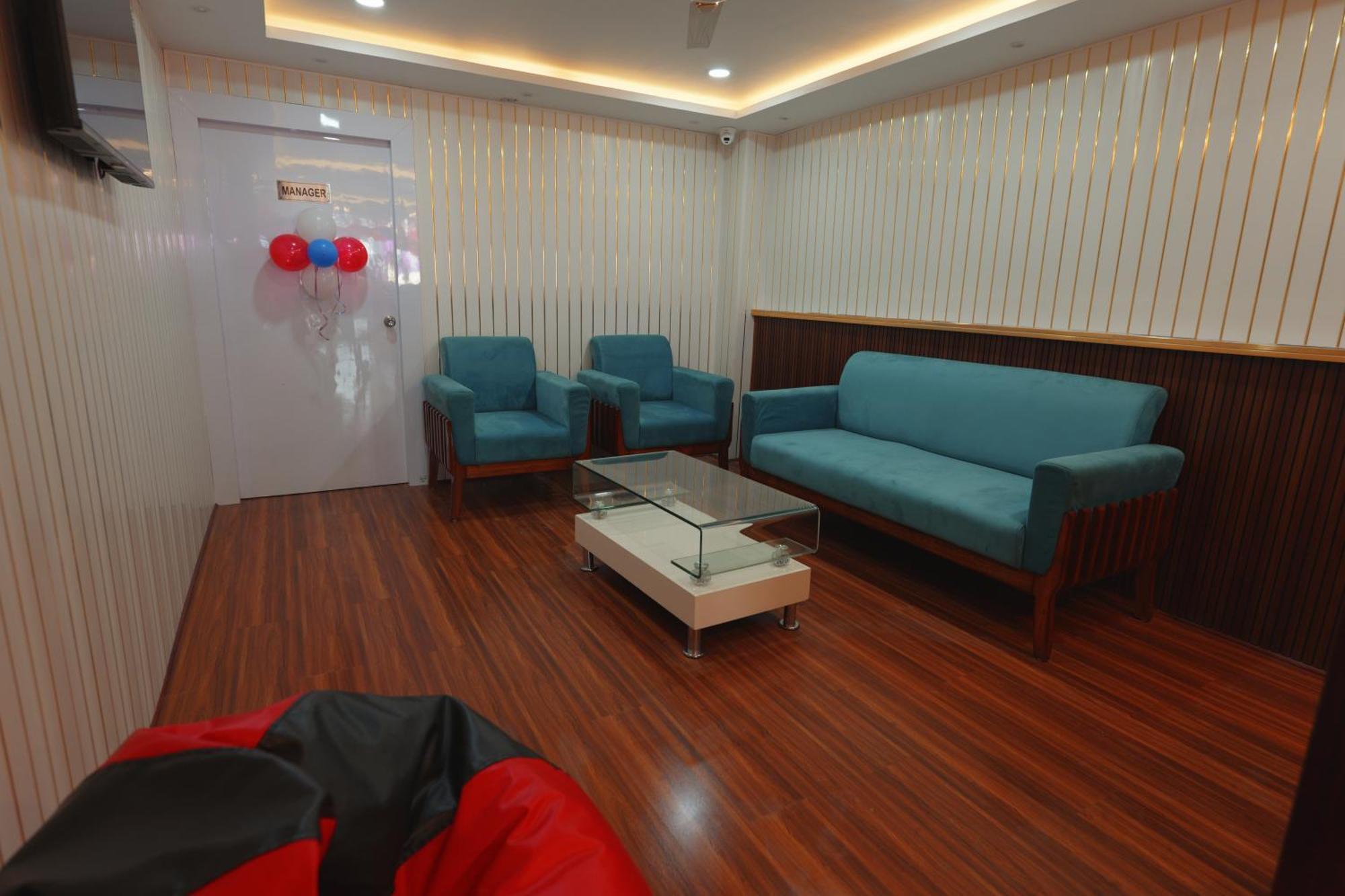 Hotel Luit Grande Guwahati Exteriör bild