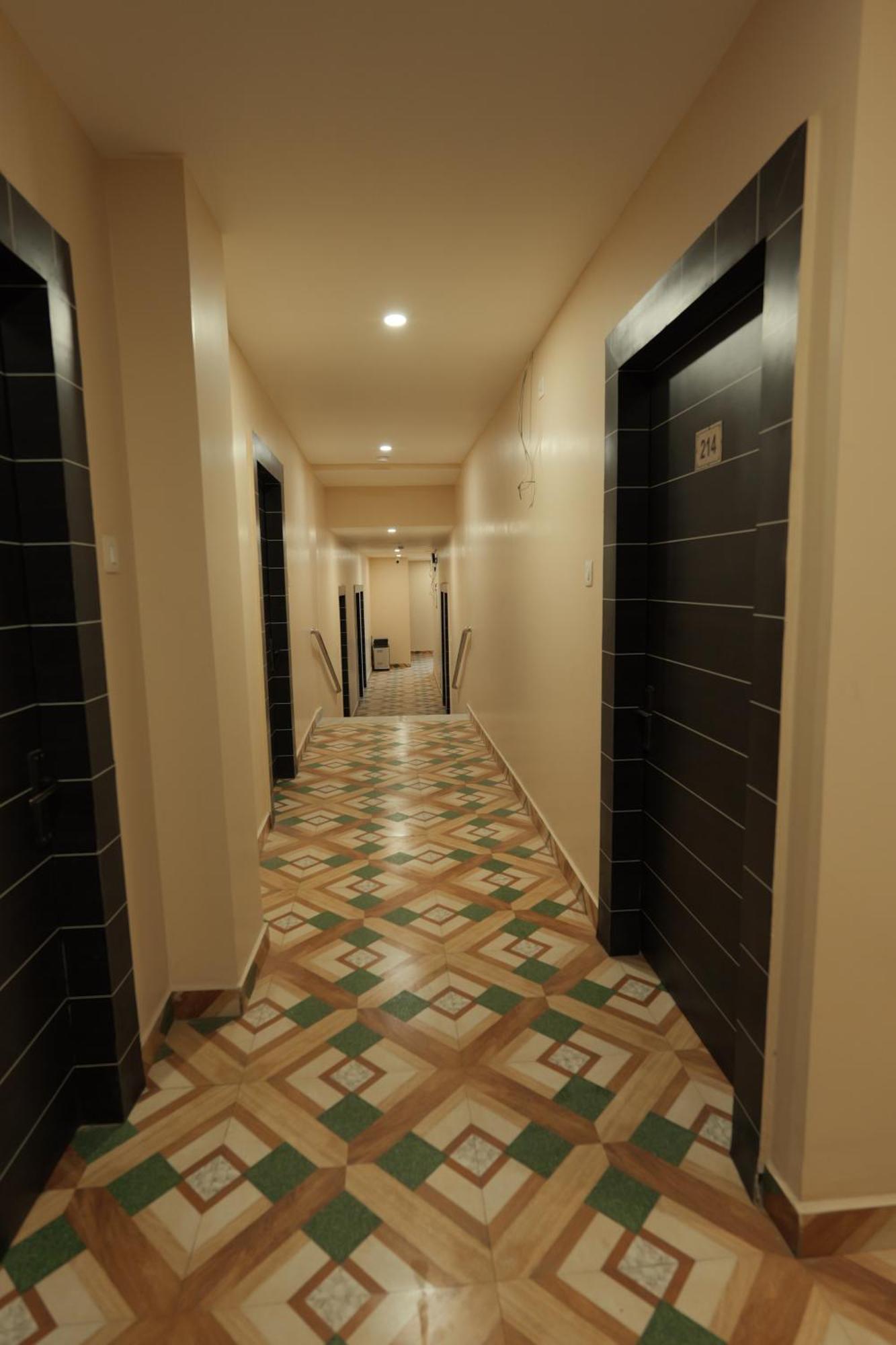 Hotel Luit Grande Guwahati Exteriör bild